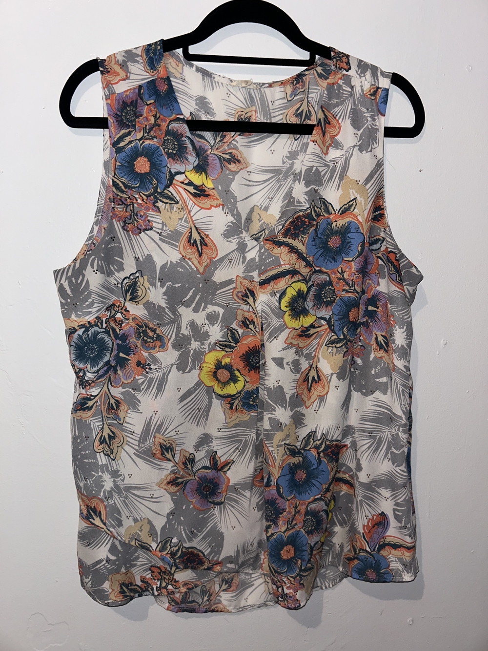 Sleeveless Floral V-Neck Women's Top in Gray and Multicolor